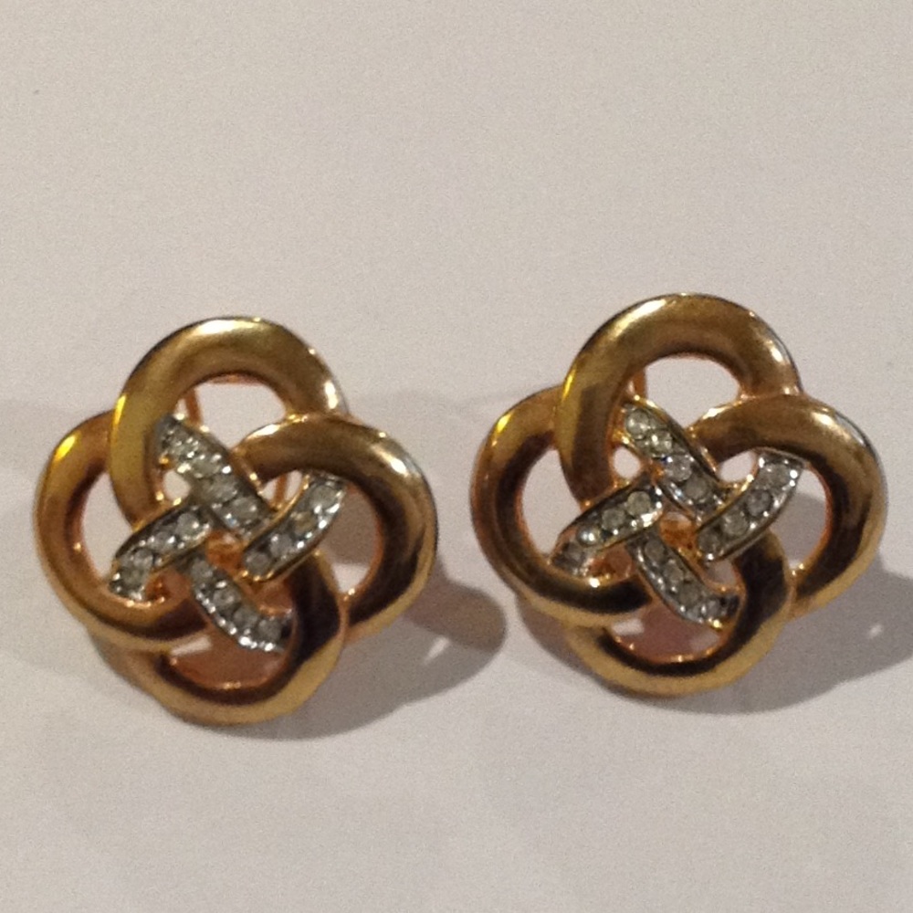 RJ25) Pierced Vintage gold w/ rhinestones